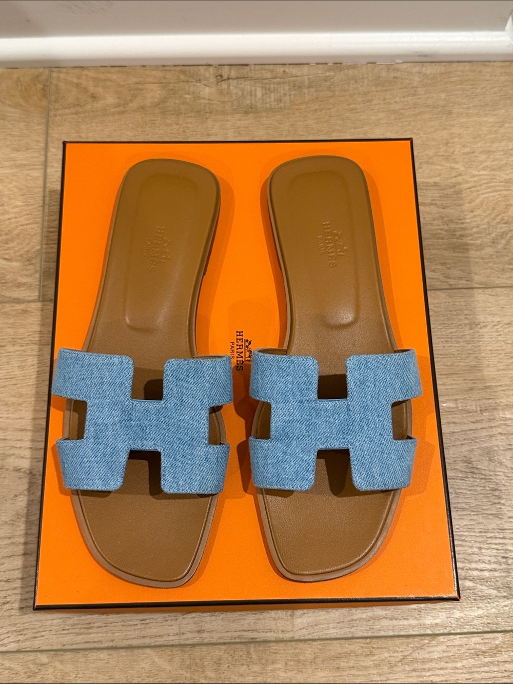 Authentic Hermes Oran bleu Clair
